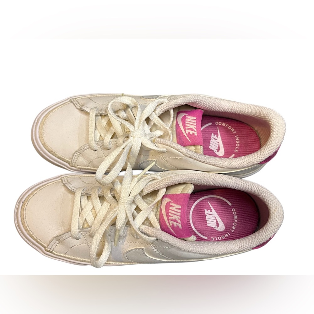 Nike tennis white and Pink Casual Sneakers 4Y EUC - Picture 4 of 9